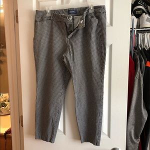 Old Navy Pixie pants. Size 16.